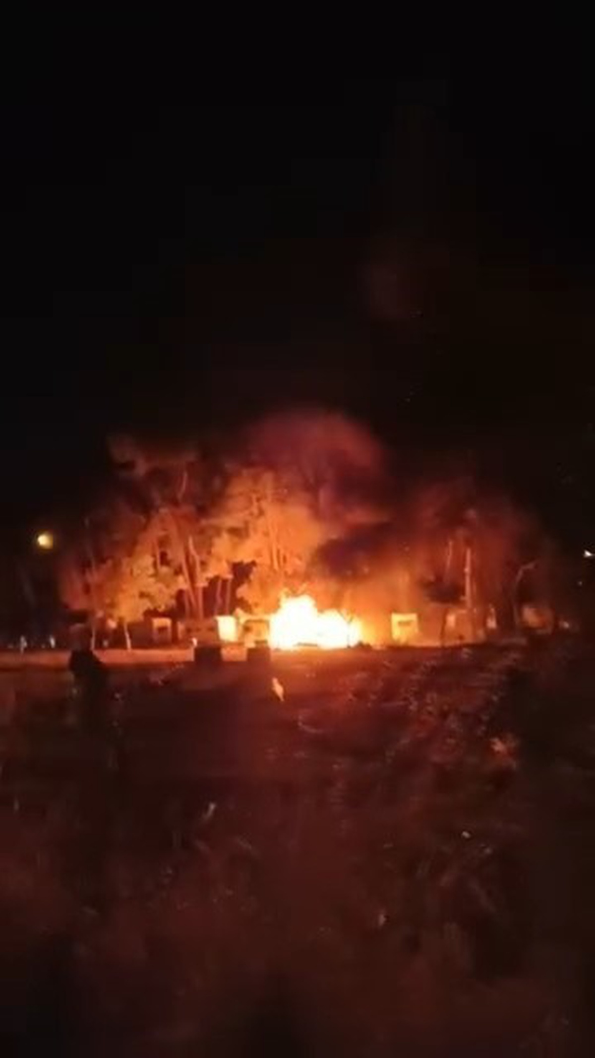 Tekirdağ Süleymanpaşa\'da kampingdeki çekme karavan gece yarısı alevlere teslim oldu
