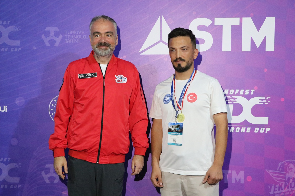 Kerem Yiğit, Şanlıurfa'daki TEKNOFEST Drone Şampiyonası finalinde birinci oldu