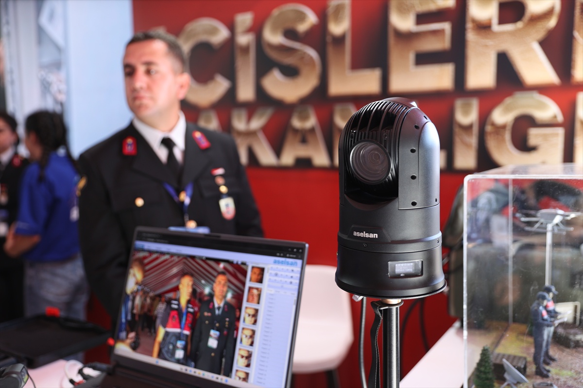 Şanlıurfa\'da yapay zeka destekli Karagöz, TEKNOFEST\'te jandarmaya destek veriyor