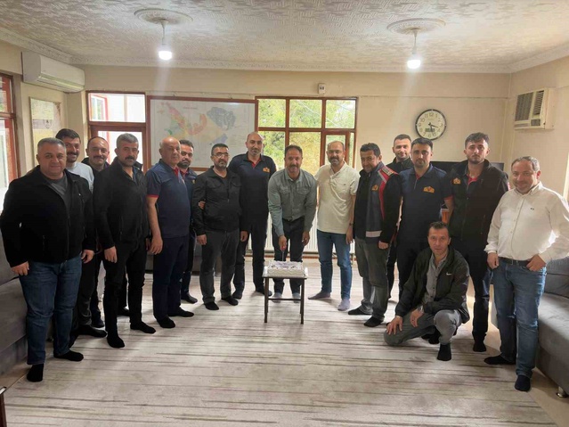 Tosya Belediye Başkanı Kavaklıgil, İtfaiye Haftası'nda itfaiye erlerini ziyaret etti