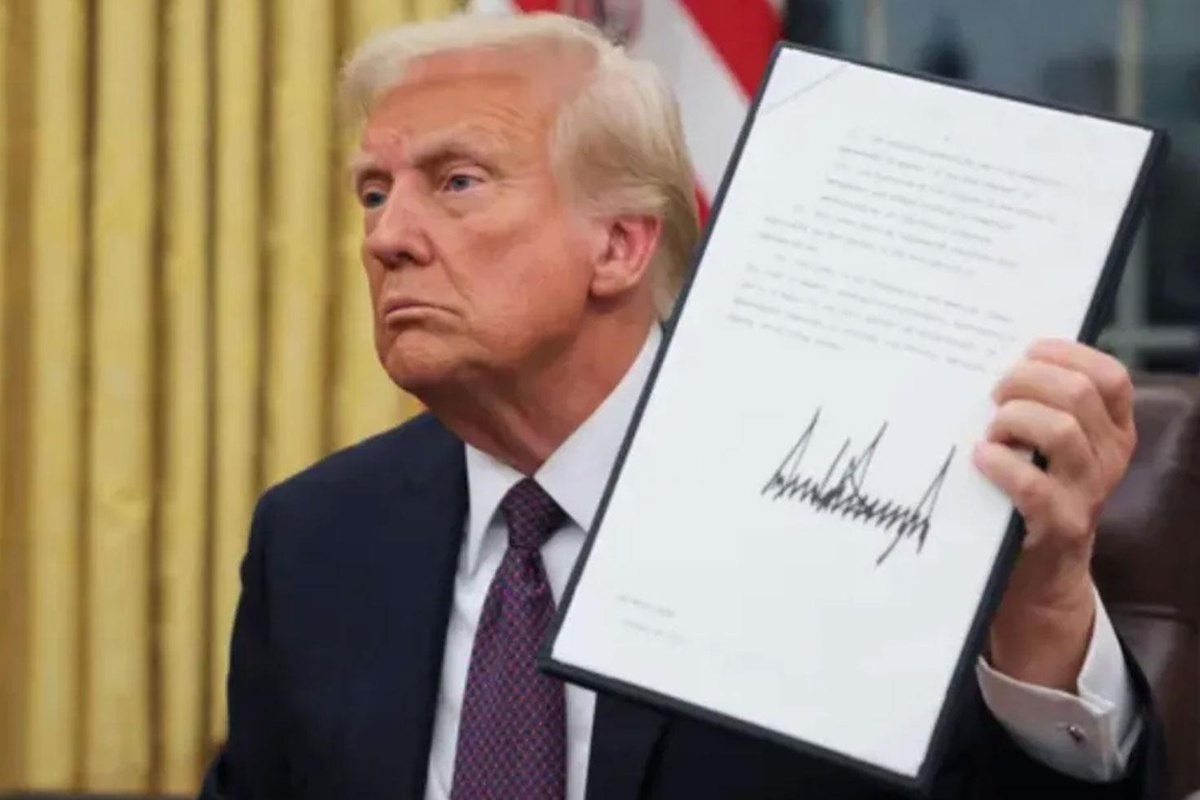 Trump, resmi evraklarda \'süper zeka\' ifadesini zorunlu kılan kararnameyi imzaladı