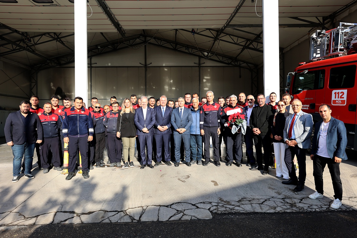Urla Belediye Başkanı Balkan, itfaiyecilerle yangın riski ve yaz hazırlığını konuştu