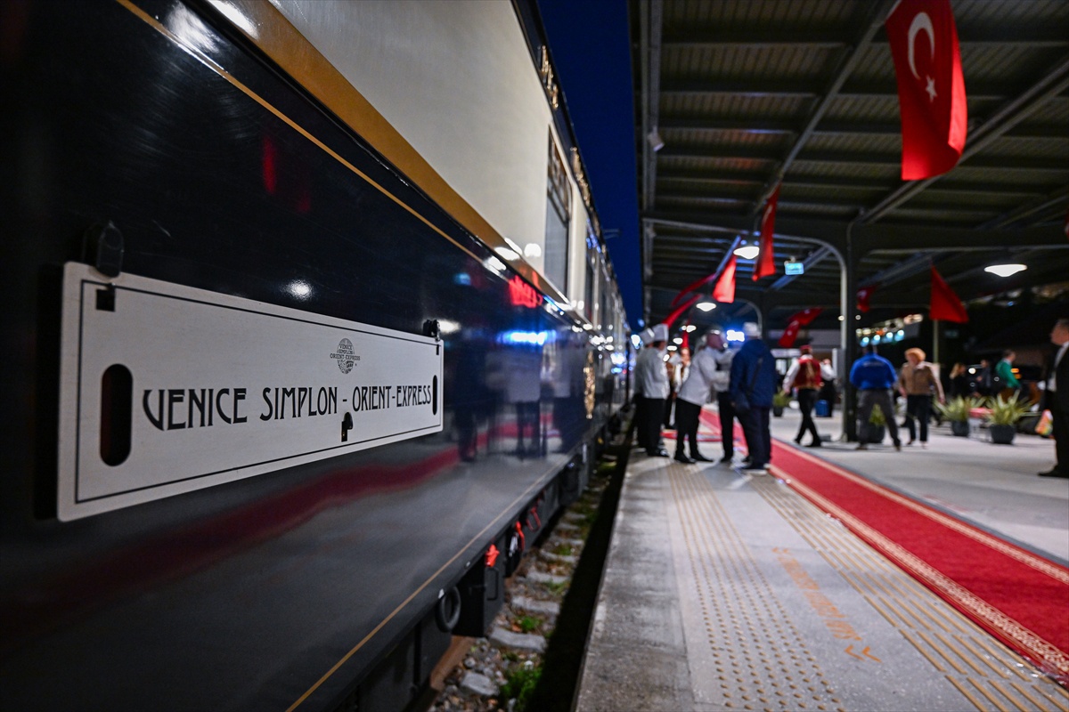 Orient Express, yılın ikinci seferinde 70\'ten fazla yolcuyla Bakırköy Garı\'na ulaştı