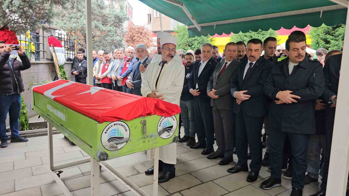 Zonguldak Kozlu\'da kömür silosuna düşen maden işçisi Ufuk Demir toprağa verildi