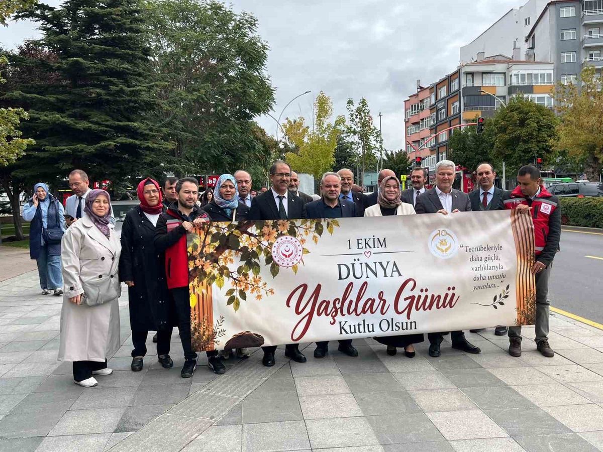 1 Ekim Dünya Yaşlılar Günü\'nde Çorum\'da farkındalık yürüyüşü yapıldı