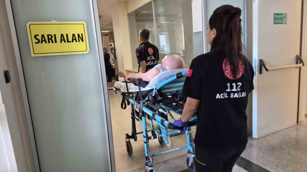 Adıyaman\'da iddiaya göre çadır çekerken 1. kattan düşen 1 kişi hastaneye kaldırıldı