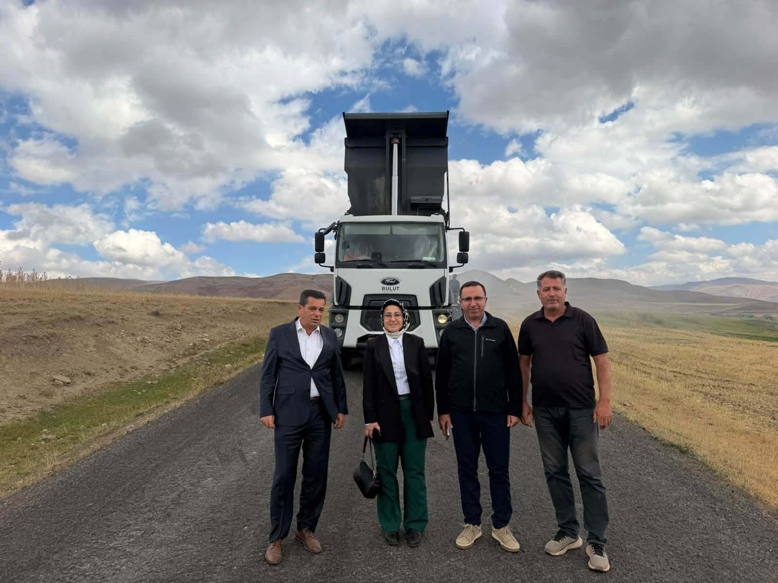 Ağrı Taşlıcay Kaymakamı Kılıç, Çöğürlü'de tamamlanan 1,5 km'lik yolu inceledi