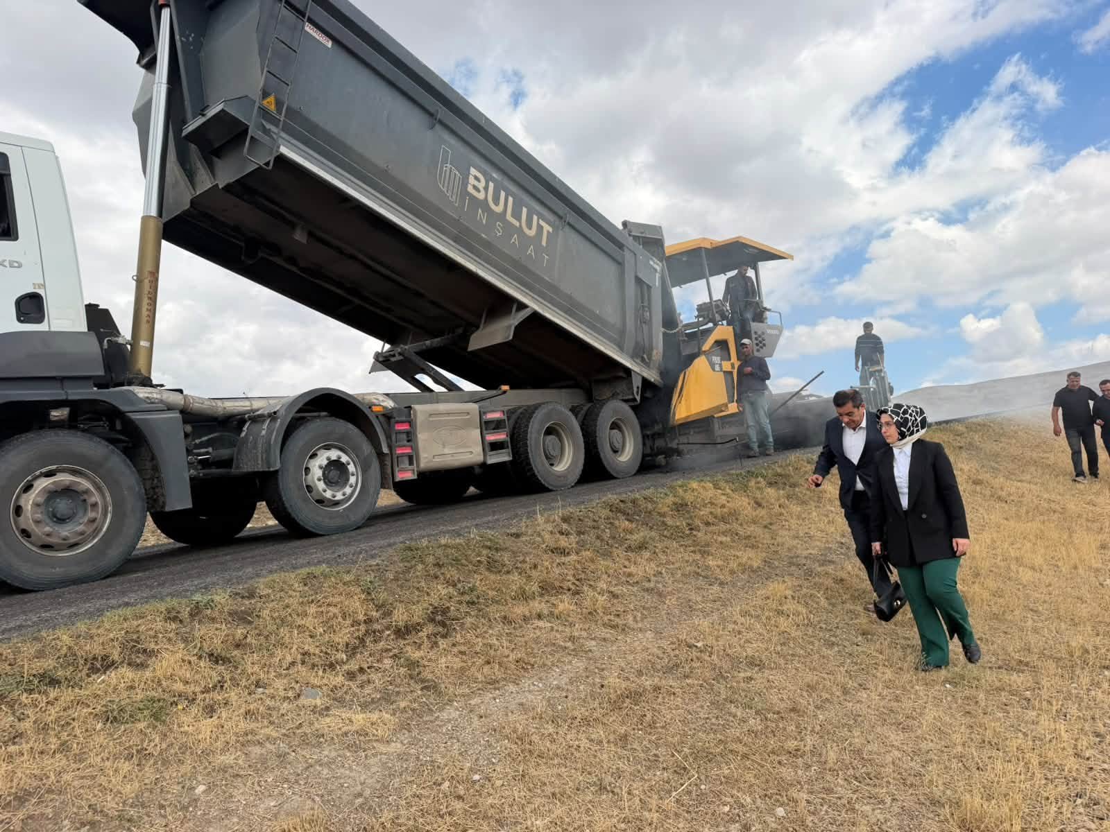 Ağrı Taşlıcay Kaymakamı Kılıç, Çöğürlü'de tamamlanan 1,5 km'lik yolu inceledi
