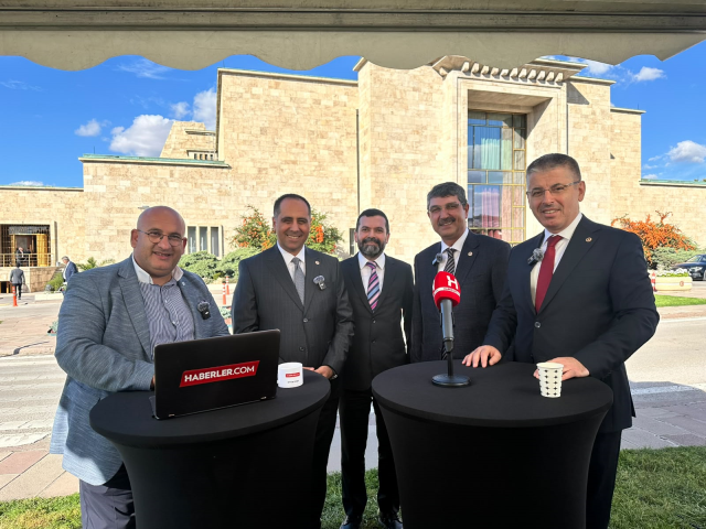 AK Partili Kıratlı'dan Genel Kurul'u terk edenlere tepki: Parti yeni ama tavır eski