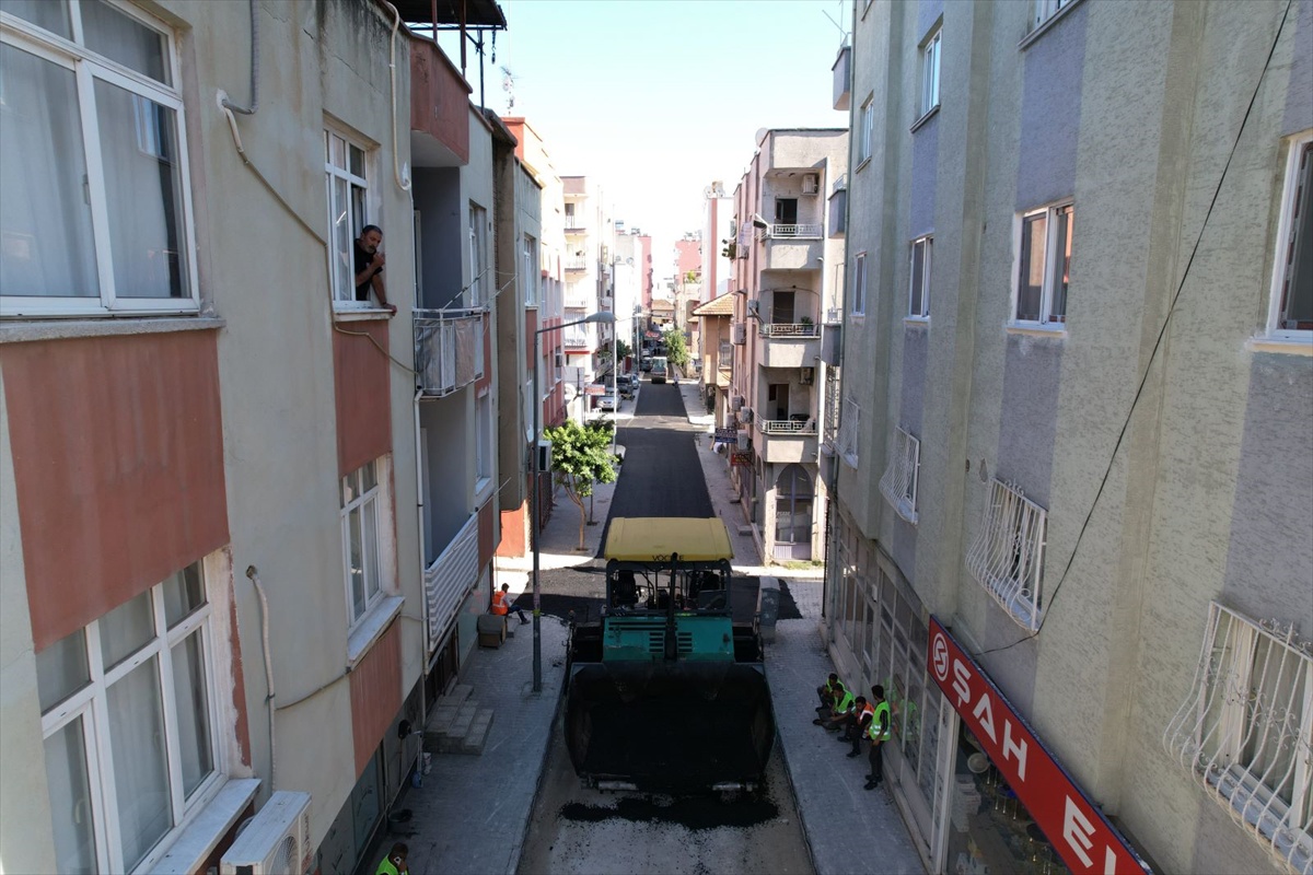 Akdeniz\'de 400 metrelik yol yenilenirken Akdeniz Kaymakamı Beşikci inceleme yaptı