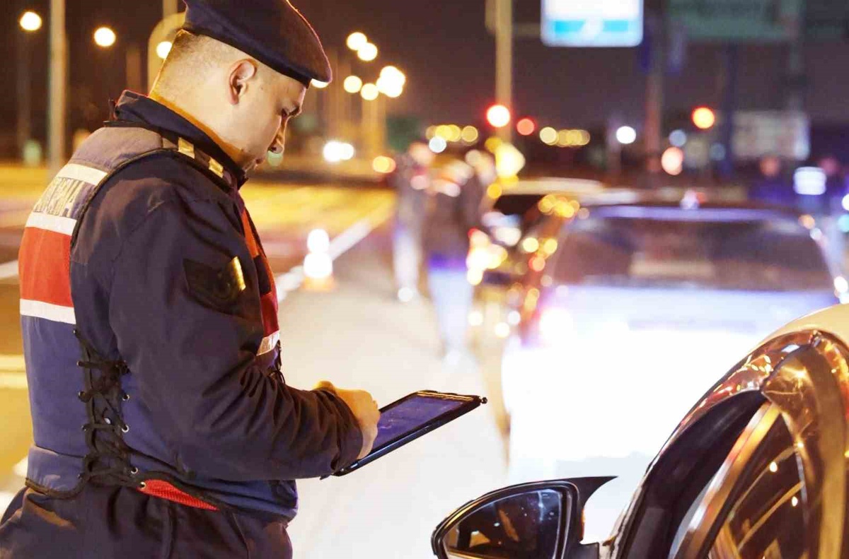 Aksaray\'da jandarma yol denetimlerini üç koldan aralıksız sürdürüyor