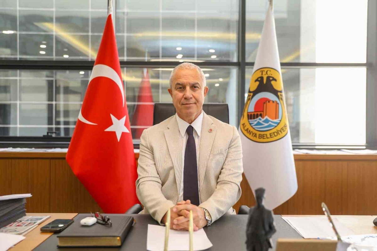 Alanya ve Konyaaltı belediye başkanları, ihraç talebi sonrası CHP\'den istifa etti