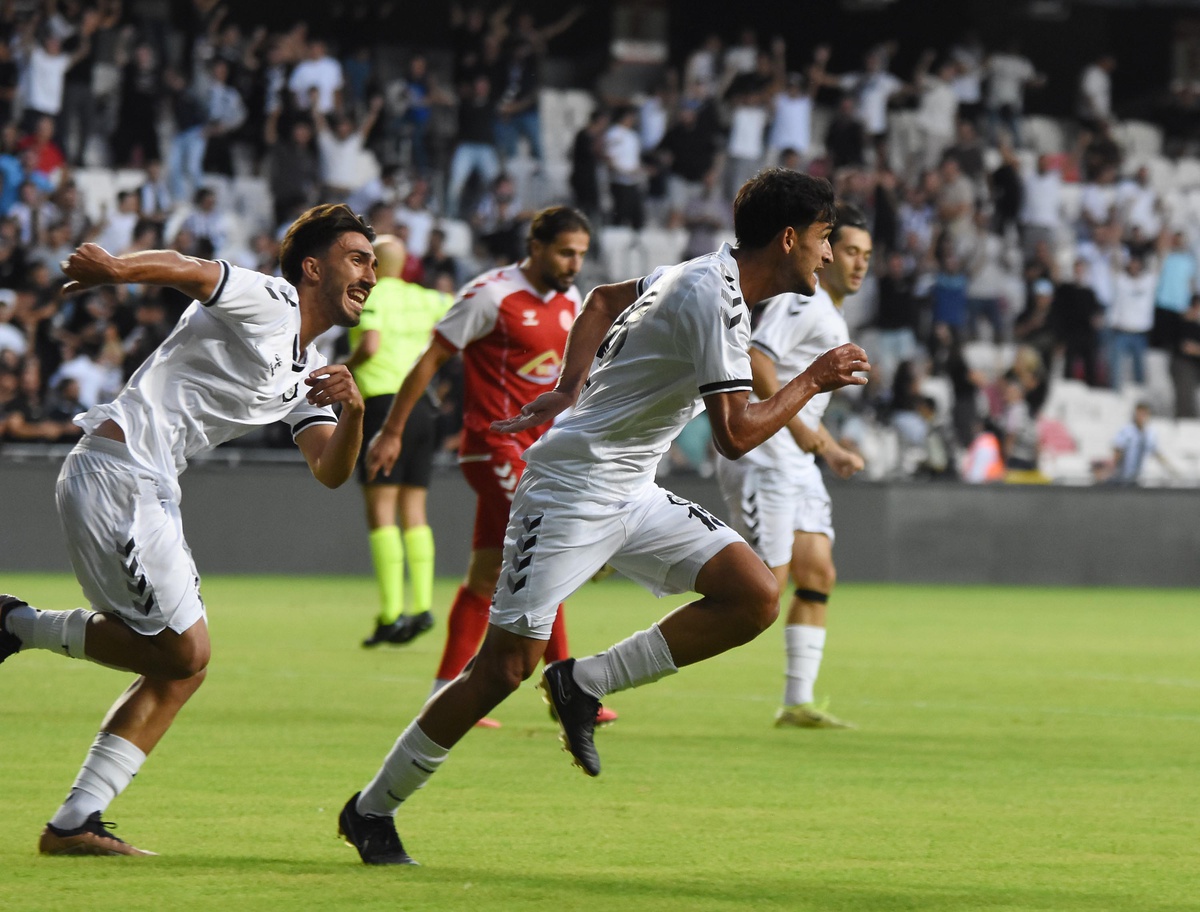 Altay\'ın 9 ay ceza alan sol beki Salih Oktay, Gemlik Sümerbey\'de ilk golünü attı