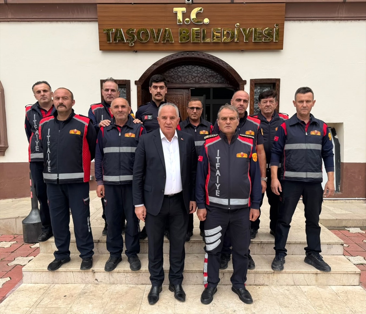 Amasya Taşova\'da itfaiye ekipleri sirenli turla İtfaiye Haftası\'nı kutladı