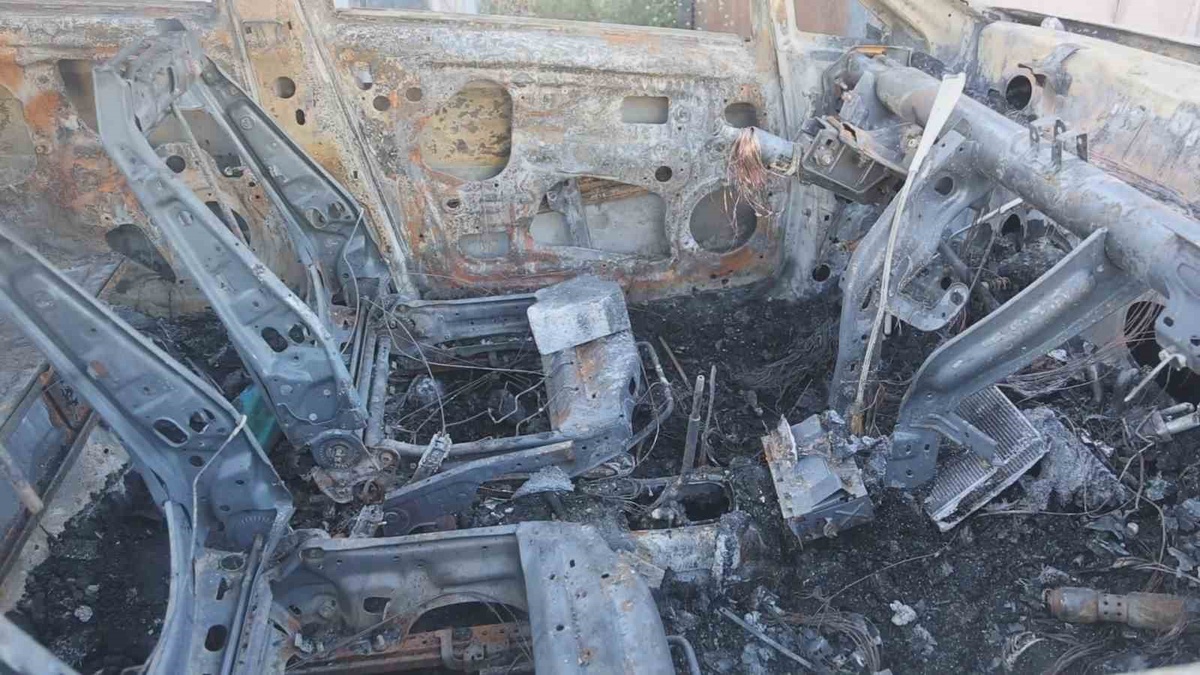 İddiaya göre Antakya\'daki konteyner kentte otomobil çalınmak istenirken yandı