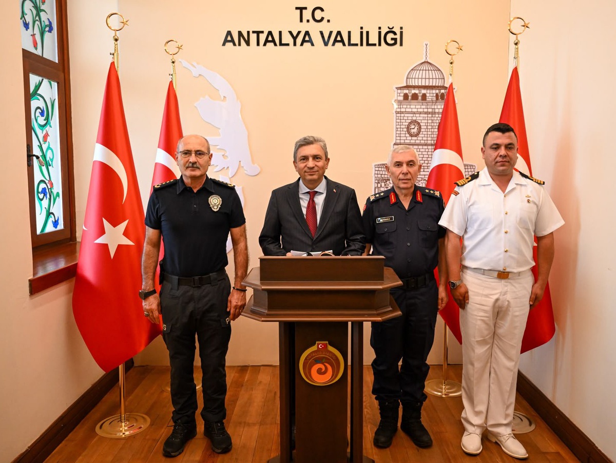 Antalya\'da eylülde 4 bin 424 aranan kişi yakalandı, bunlardan 690\'ı tutuklandı