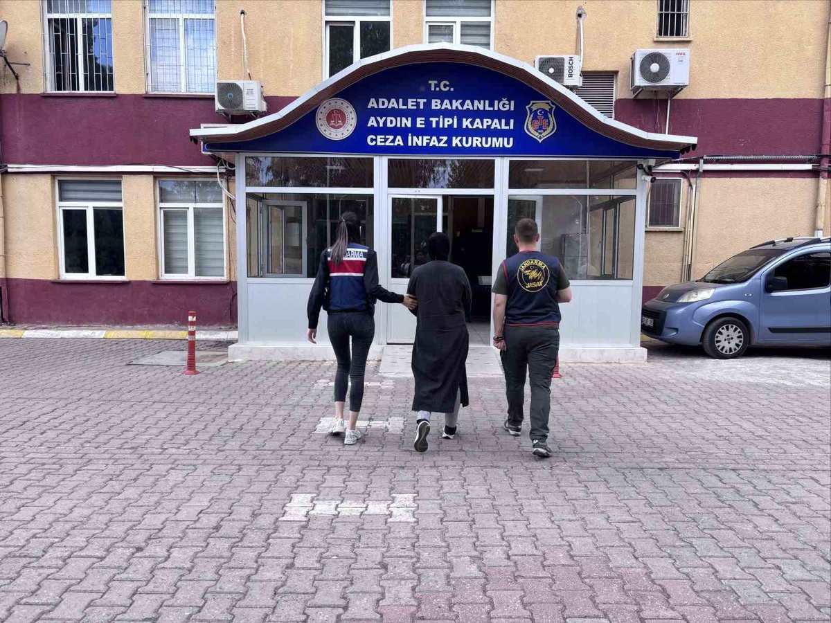 Aydın\'da jandarma, Efeler ve Nazilli\'de hapis cezasıyla aranan 2 şahısı yakaladı