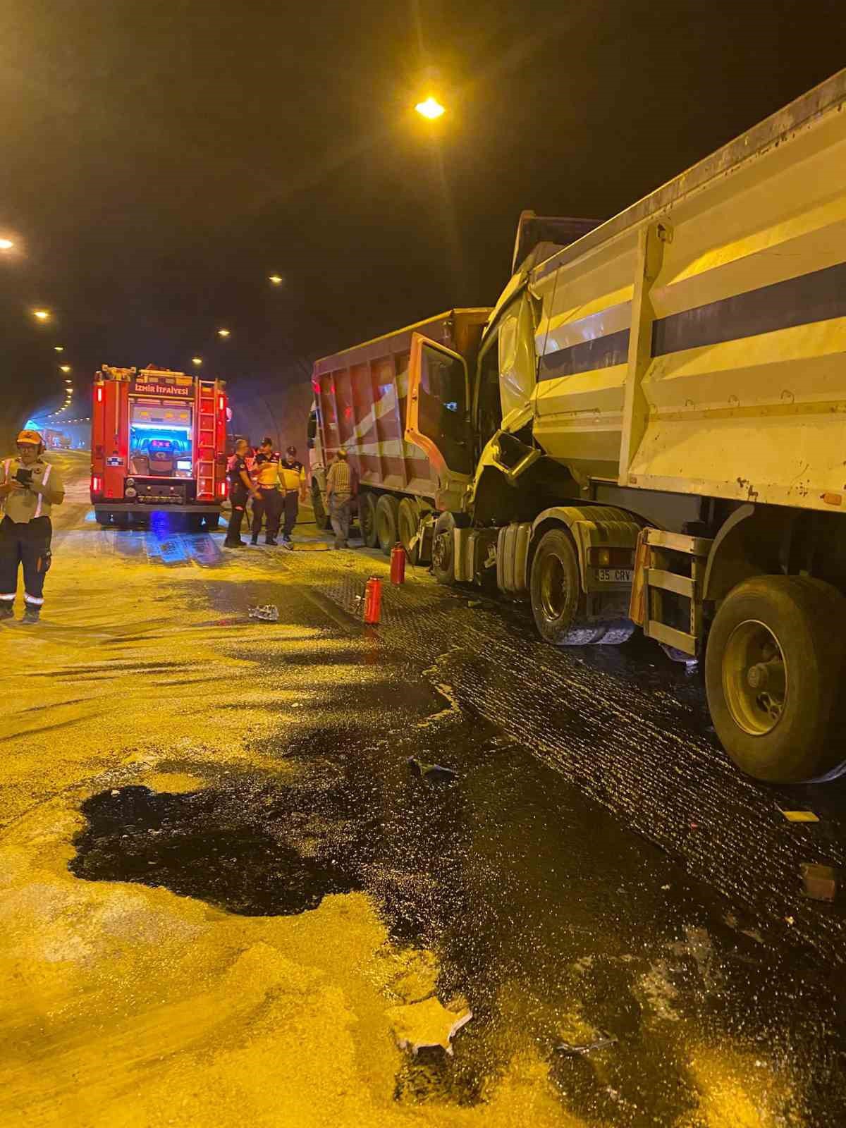 Aydın-İzmir otobanı Selatin Tüneli\'nde tırlar çarpıştı, bir kişi yaralandı