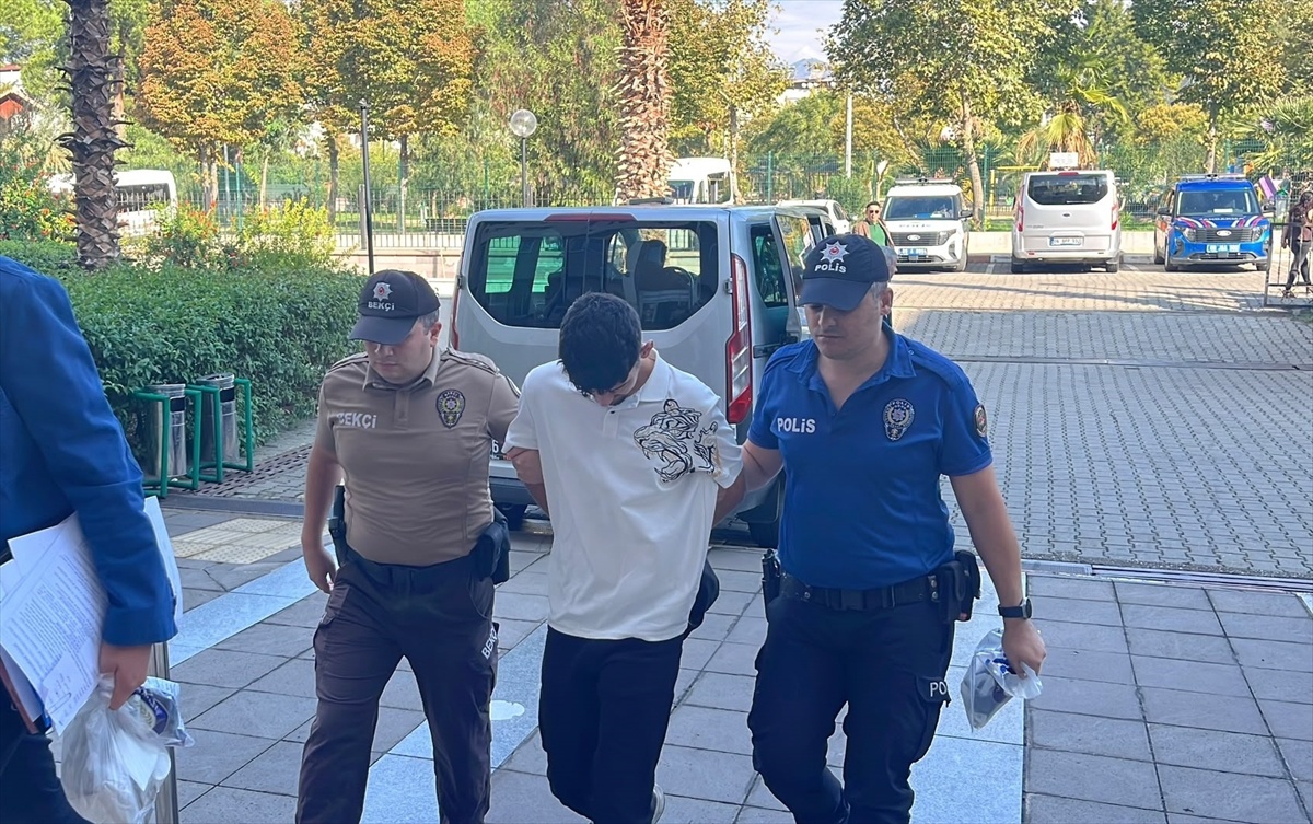 Aydın Sultanhisar\'da uyuşturucu operasyonunda 2 şüpheli tutuklandı, 745 hap bulundu