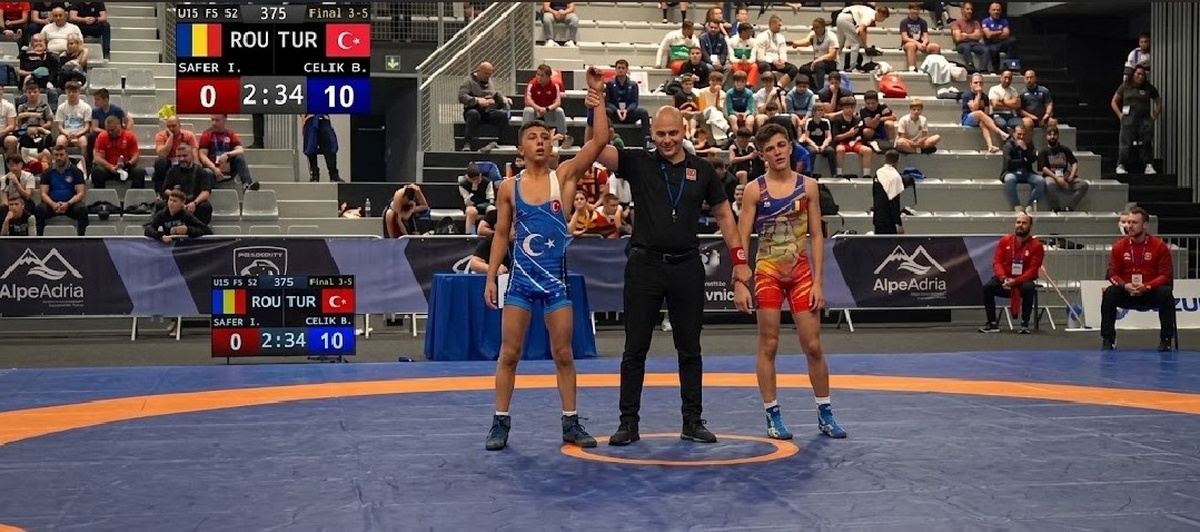 Berat Çelik U15 Balkan Güreş Şampiyonası\'nda 10-0 ile bronz madalya kazandı