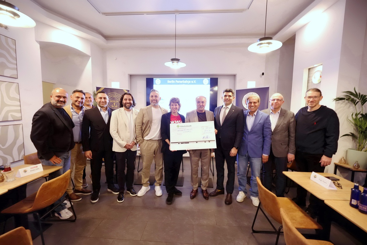 Berlin Fenerbahçeliler Derneği, 15 bin 320 avroyu kan kanseri için DKMS\'ye bağışladı