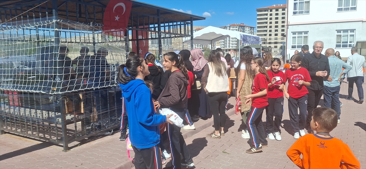 Beypazarı\'nda "Bir Okul Bin Umut Gazze" kermesleri sürüyor