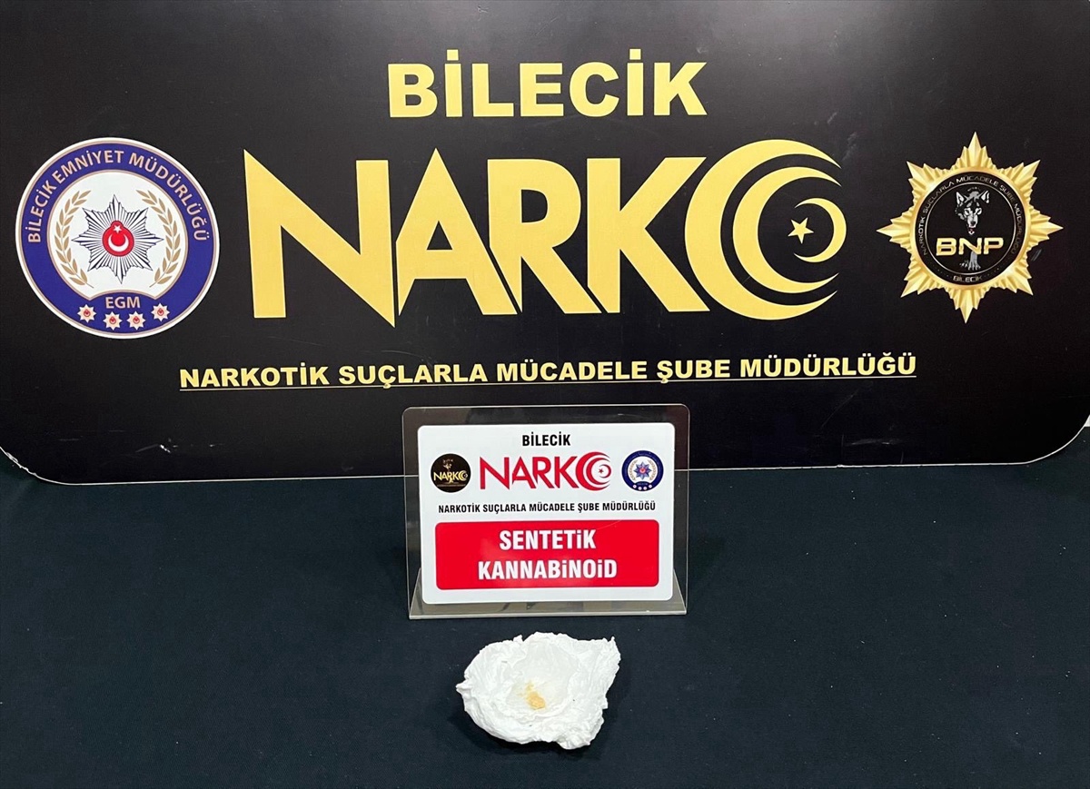 Bilecik\'te polis, devriyede araçta ve kişide sentetik uyuşturucu ham maddesi buldu