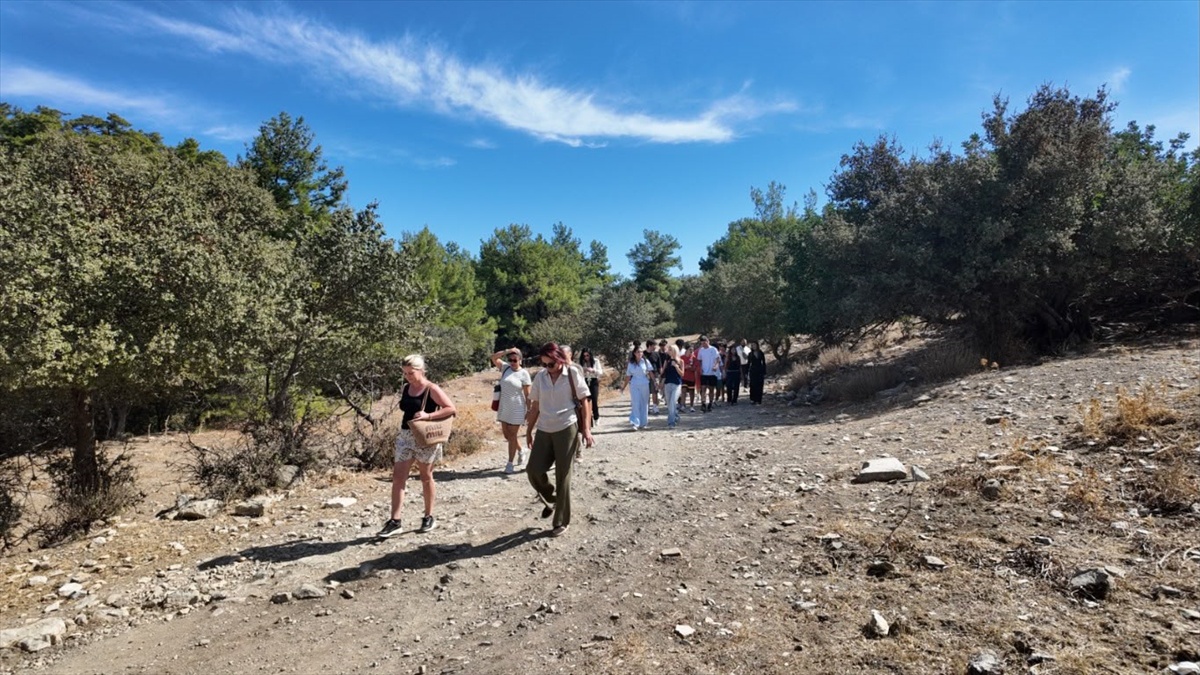 Bodrum\'da öğrenciler Pedasa Antik Kenti\'ni arkeolog eşliğinde gezdi