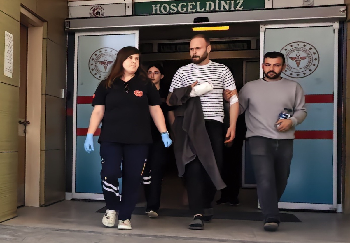Bursa İnegöl\'de mobilya fabrikasında işçinin 3 parmağı testerede yaralandı