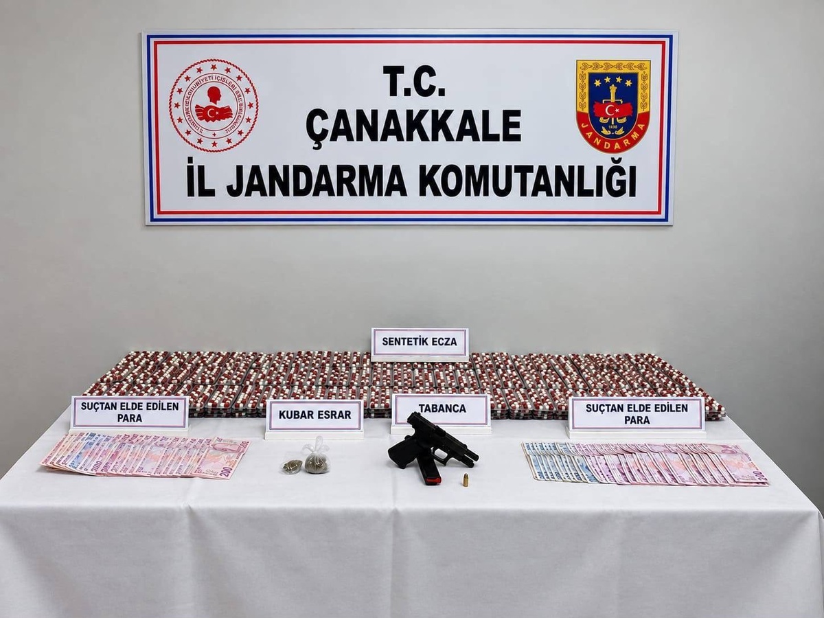Çanakkale Biga\'da 4 bin 738 sentetik hap ele geçirildi, 2 şüpheli tutuklandı