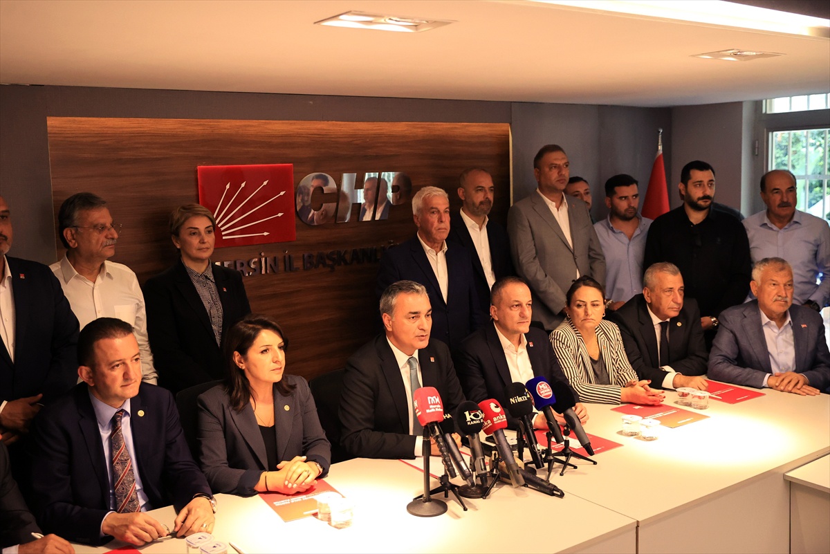 CHP\'li Sarı, Mersin\'deki 3 belediye başkanına destek için heyet kurduklarını açıkladı