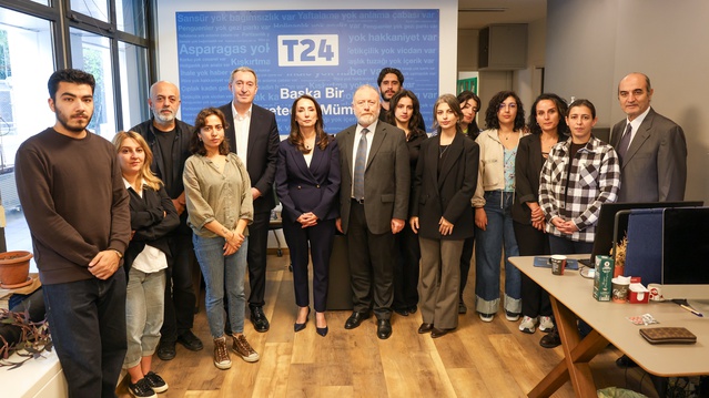DEM Parti Eş Genel Başkanları erişim engelli T24'ün Ankara Bürosu'nu ziyaret etti