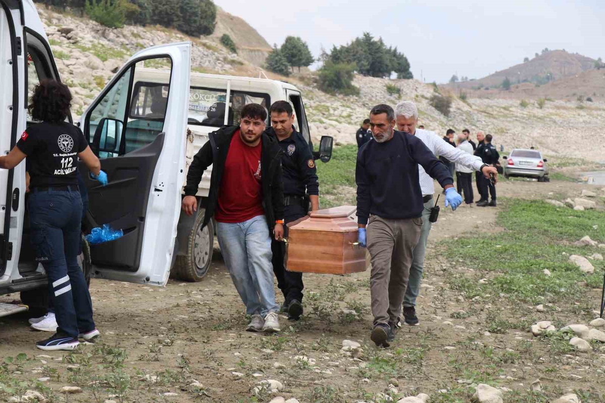 Denizli Pamukkale\'de baraj göletinde bulunan erkek cesedi otopsiye gönderildi