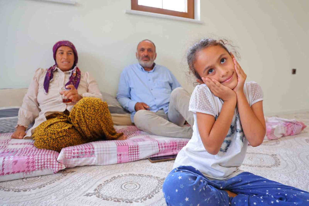Maraş Dulkadiroğlu\'nda depremzede Orhan Akkurt "Bu evleri yapma şansımız yoktu" dedi.