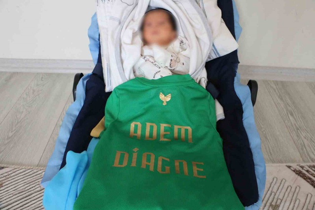 Diagne sözünü tutunca Diyarbakırlı baba oğluna Adem Mbaye Diagne adını verdi