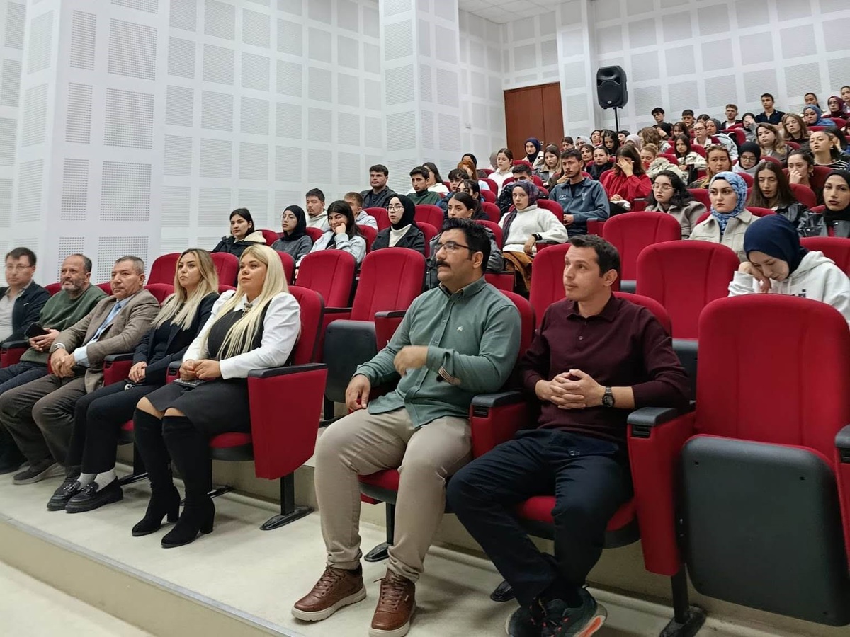 DPÜ Emet MYO\'da birinci sınıflara oryantasyon kapsamında okul imkanları tanıtıldı