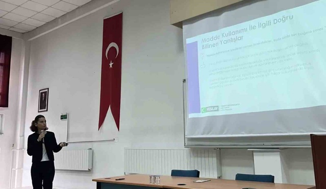 Kütahya DPÜ Hisarcık MYO'da öğrencilere bağımlılık farkındalık eğitimi düzenlendi