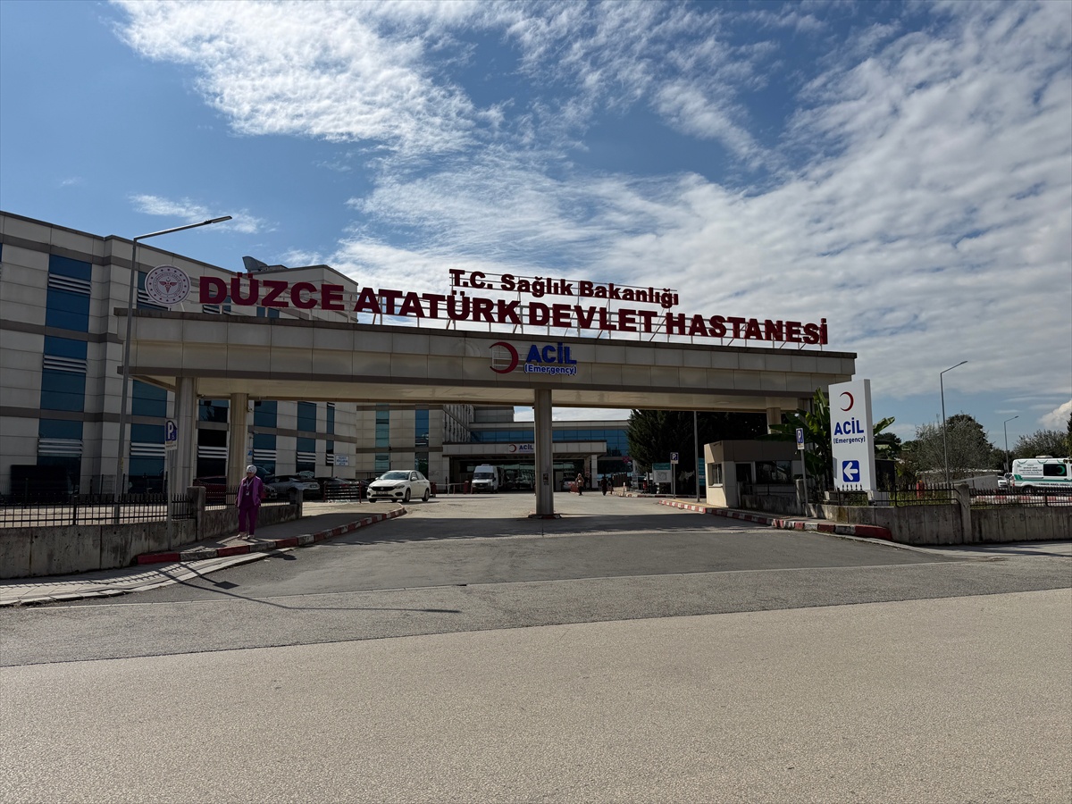 Düzce Beyköy\'de fabrikada 25 işçi gıda zehirlenmesi şüphesiyle tedaviye alındı