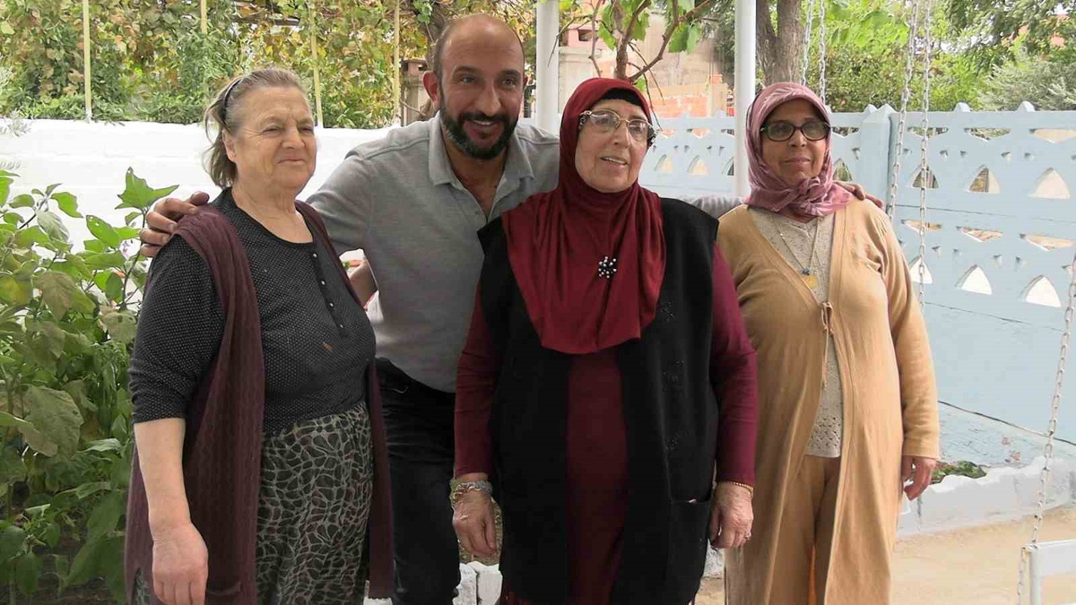 Edirne Huzurevi\'ndeki 77 yaşındaki Asiye Kaçar, 2 yıl sonra Salarlı köyüne götürüldü