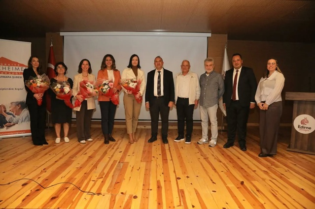 Edirne'de Alzheimer farkındalık programı düzenlendi, akademisyenler katıldı