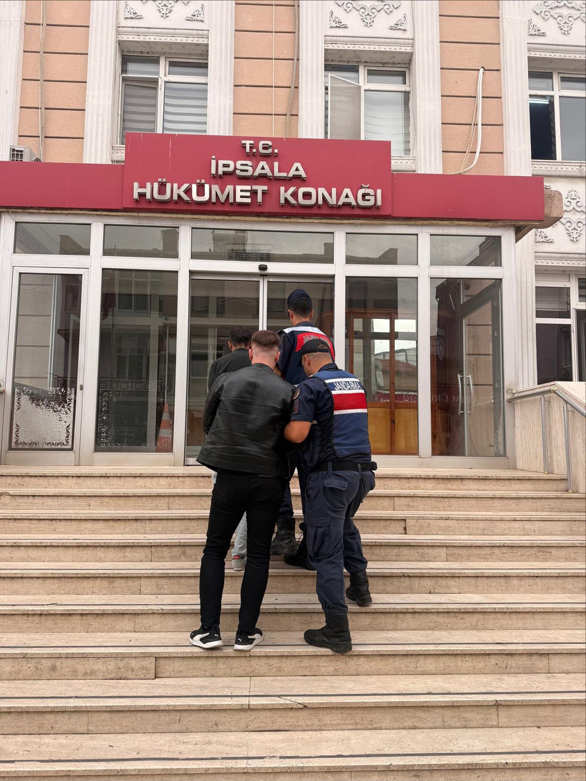 Yunanistan\'a kaçmaya çalışan 3 FETÖ şüphelisi Edirne İpsala\'da tutuklandı