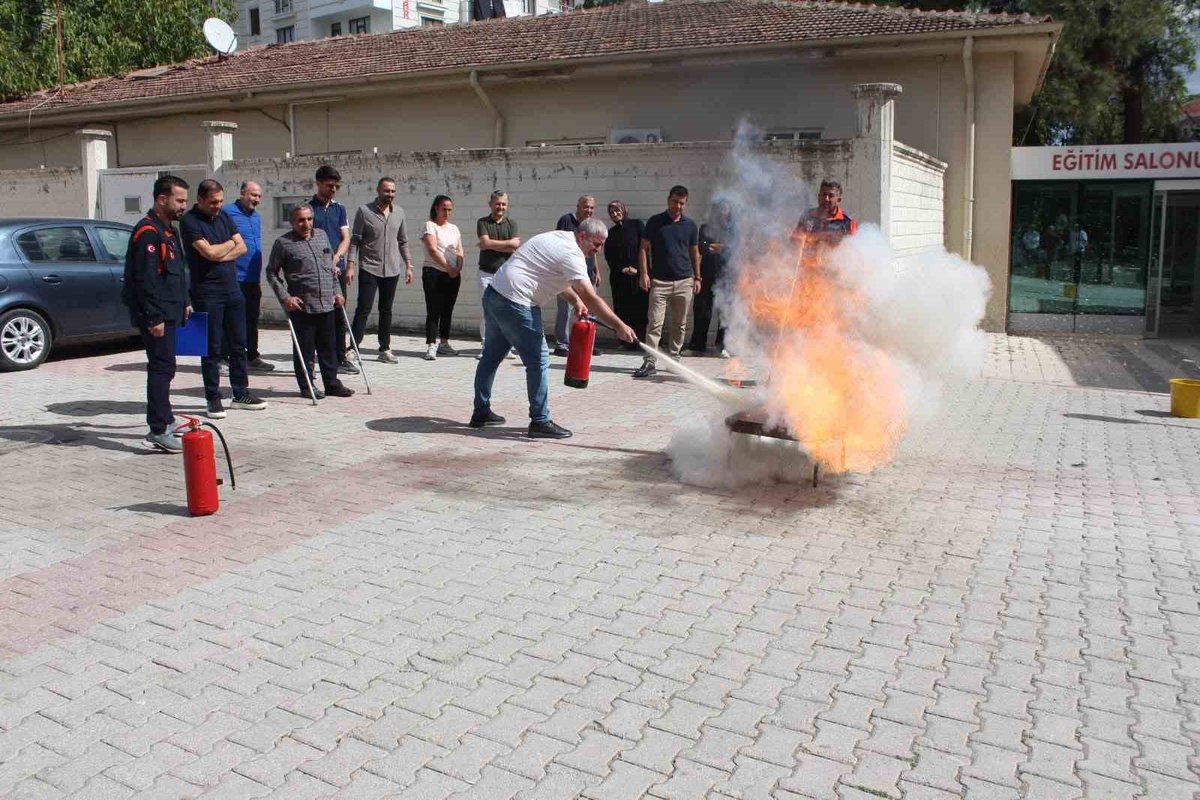 Elazığ Ruh Sağlığı ve Hastalıkları Hastanesi personeli yangın tatbikatına katıldı
