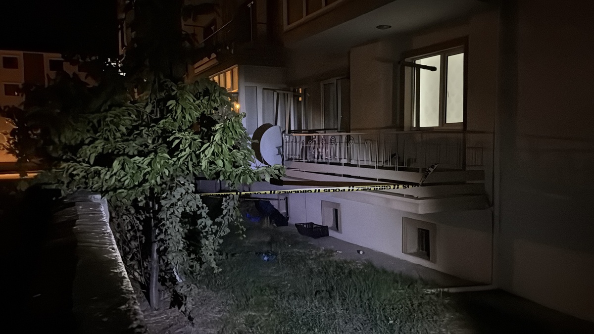 Erzincan\'da evinin balkonundan düşen yaşlı kadın hastanede yaşamını yitirdi
