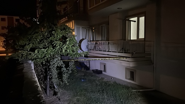 Erzincan'da evinin balkonundan düşen yaşlı kadın hastanede yaşamını yitirdi