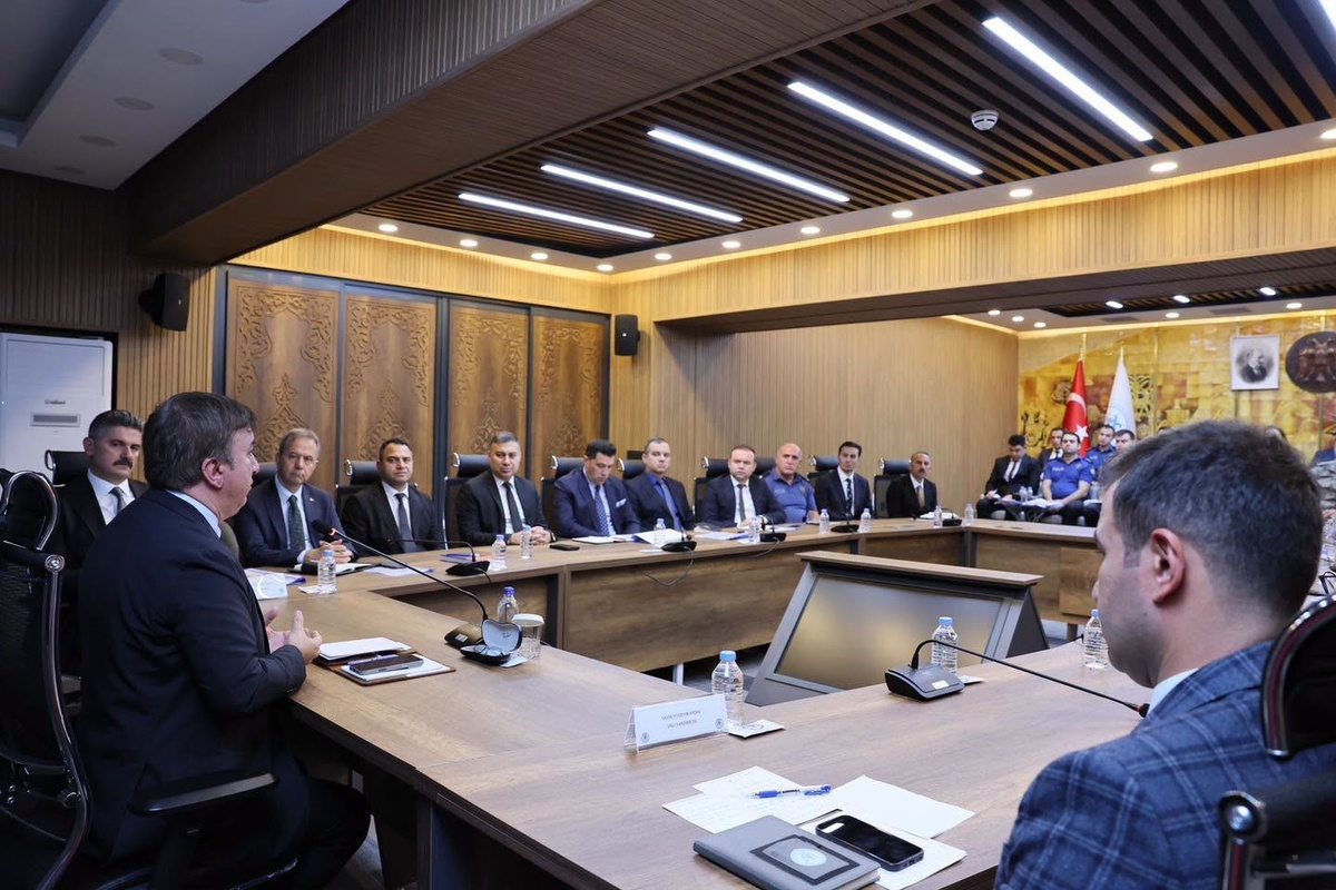Erzincan Valisi Aydoğdu başkanlığında toplantı yapıldı, okul güvenliği ele alındı