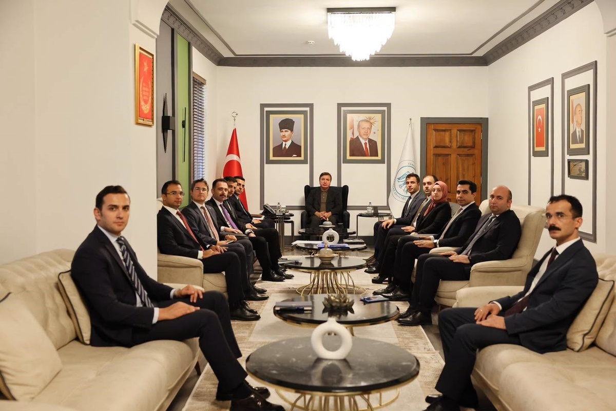 Erzincan Valisi Aydoğdu, ilçe projelerini görüşüp vatandaş odaklı hizmet istedi