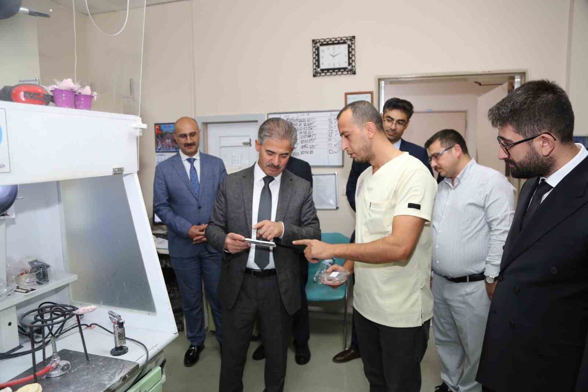 Erzurum İl Sağlık Müdürü Meral, Ağız ve Diş Sağlığı Merkezi\'ni denetledi