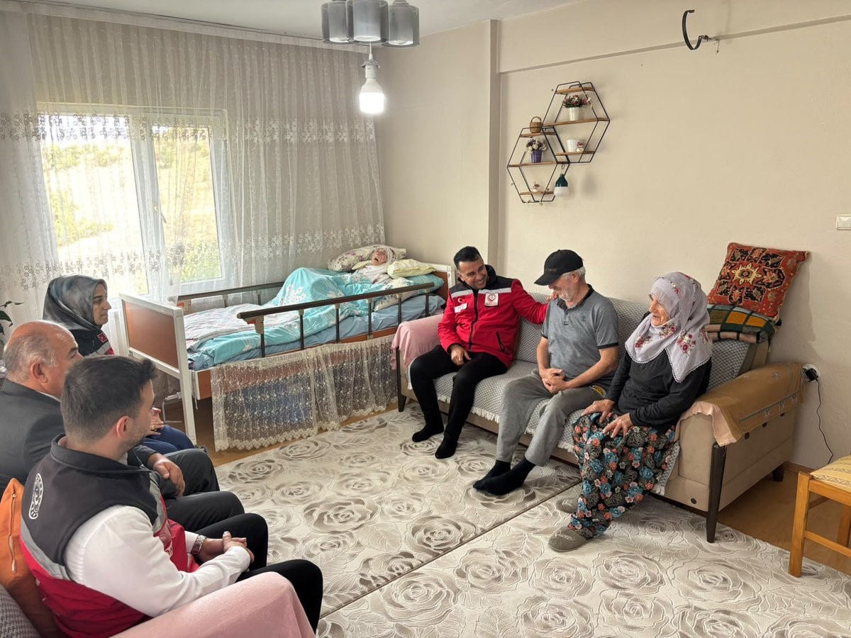 Erzurum İspir\'de 114 yaşındaki Salli Nine, Aile ve Sosyal Hizmetler İl Müdürü\'nü ağırladı