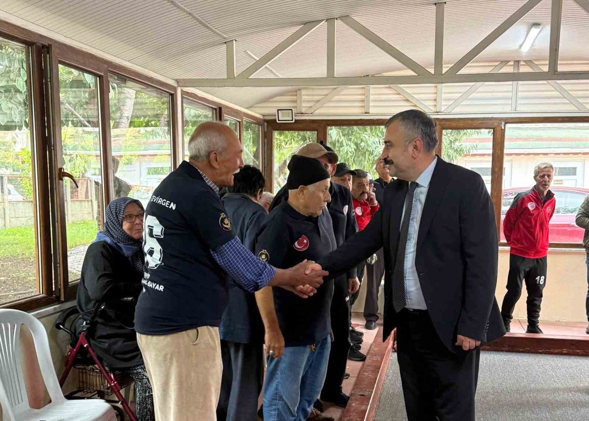 Eskişehir\'de huzurevi sakinlerine Dünya Yaşlılar Günü\'nde bocce maçı düzenlendi