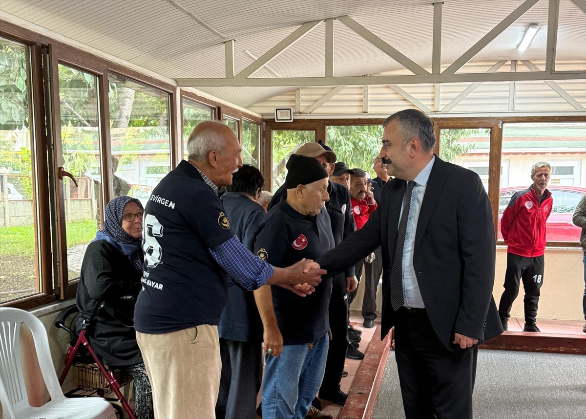 Eskişehir\'de iki huzurevinin sakinleri Yaşlılar Günü bocce maçında buluştu